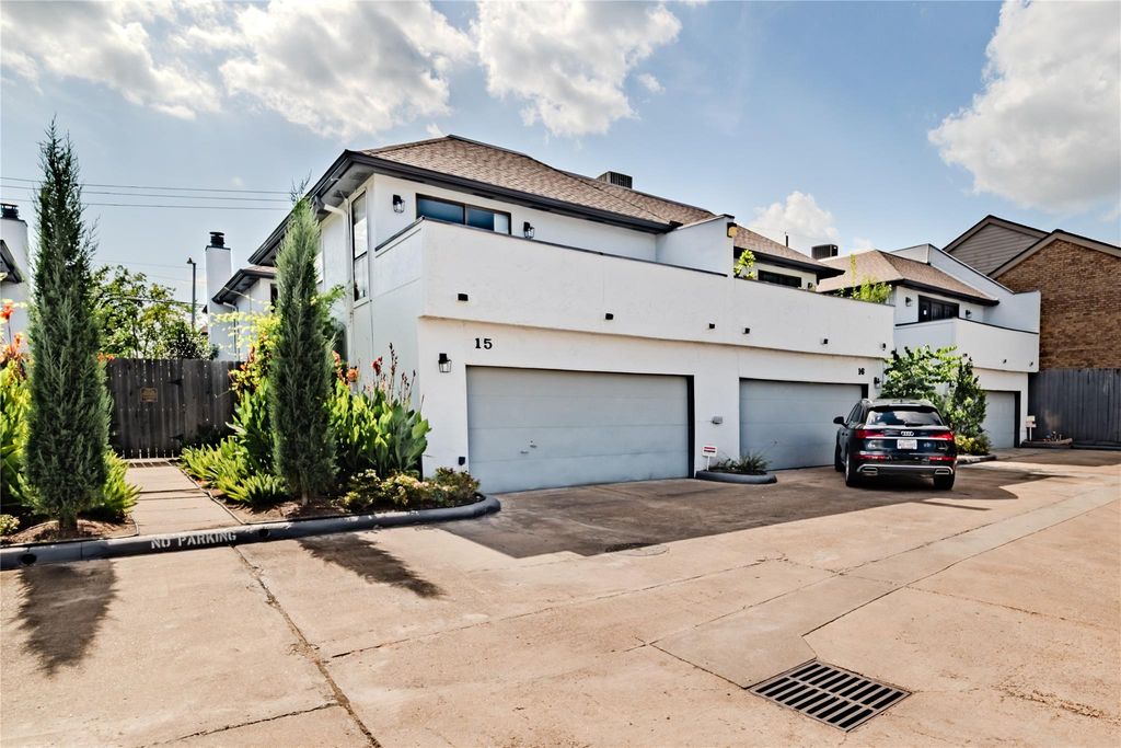 1914 Augusta Drive 15, Houston, TX 77057