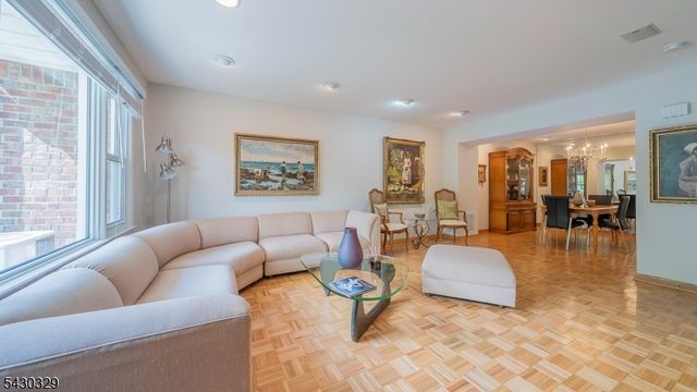 41 Wareham Court, Scotch Plains Twp., NJ 07076