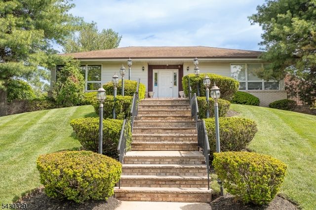 41 Wareham Court, Scotch Plains Twp., NJ 07076