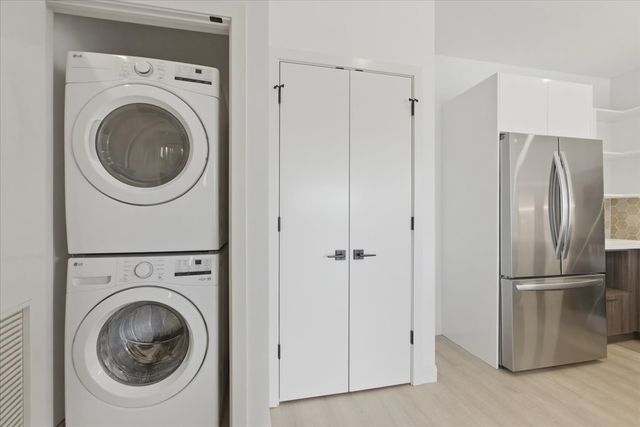 948 W Sunnyside Avenue 201, Chicago, IL 60640