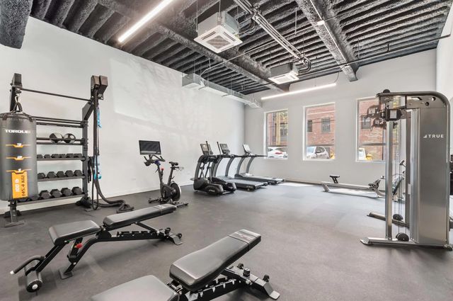 948 W Sunnyside Avenue 201, Chicago, IL 60640