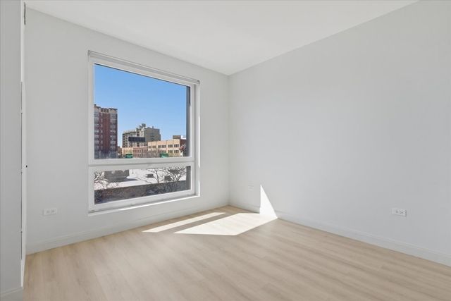 948 W Sunnyside Avenue 201, Chicago, IL 60640