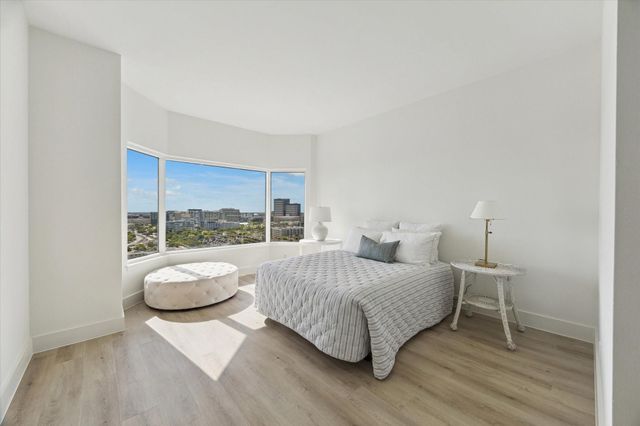 2001 Holcombe Boulevard 1905, Houston, TX 77030