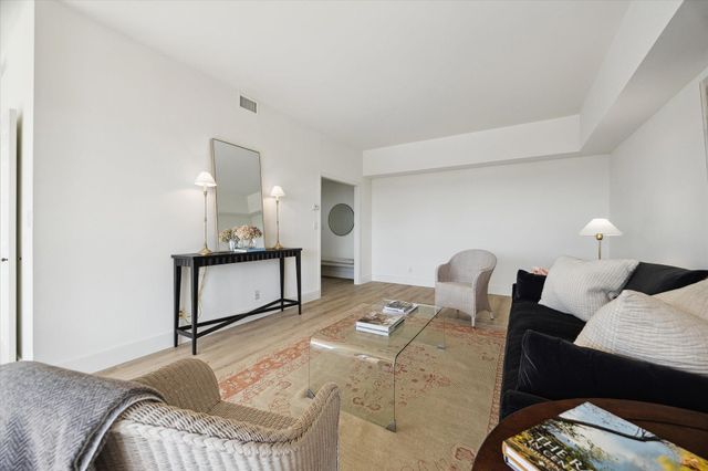 2001 Holcombe Boulevard 1905, Houston, TX 77030