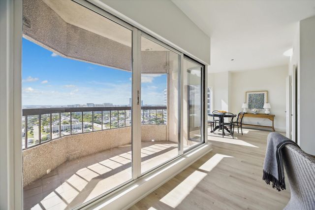 2001 Holcombe Boulevard 1905, Houston, TX 77030