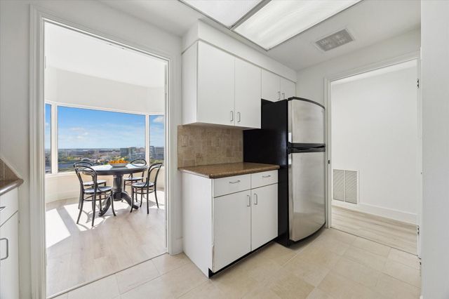 2001 Holcombe Boulevard 1905, Houston, TX 77030