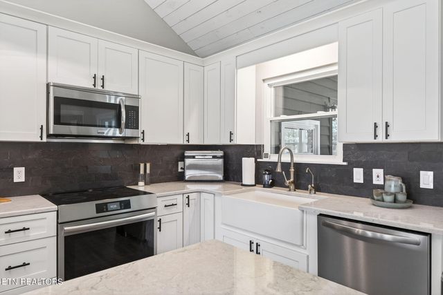 2317 Arrow Tr, Monterey, TN 38574