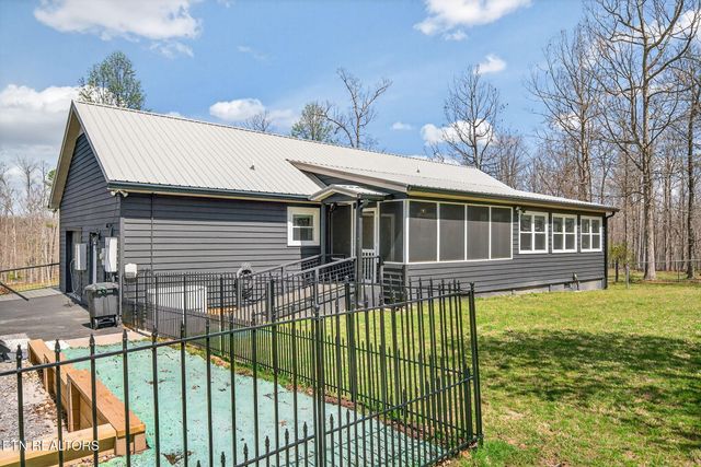 2317 Arrow Tr, Monterey, TN 38574