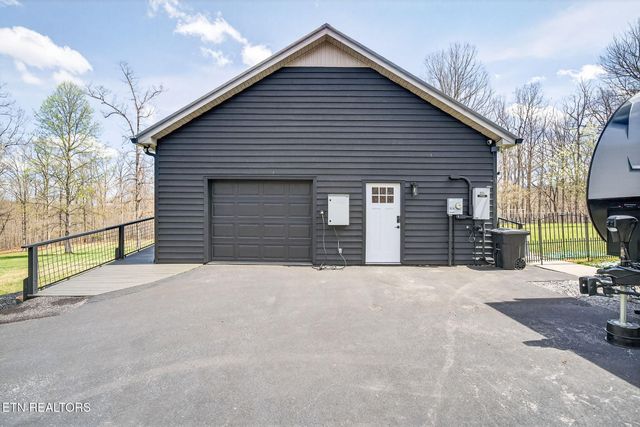 2317 Arrow Tr, Monterey, TN 38574