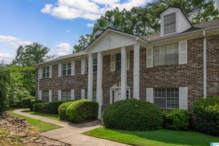 2100 Montreat Ln Apt B, Vestavia Hills, AL 35216