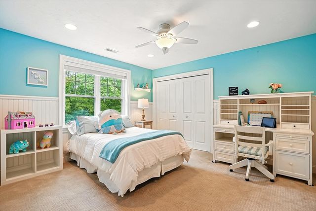 23 Lamplighter Dr, Shrewsbury, MA 01545