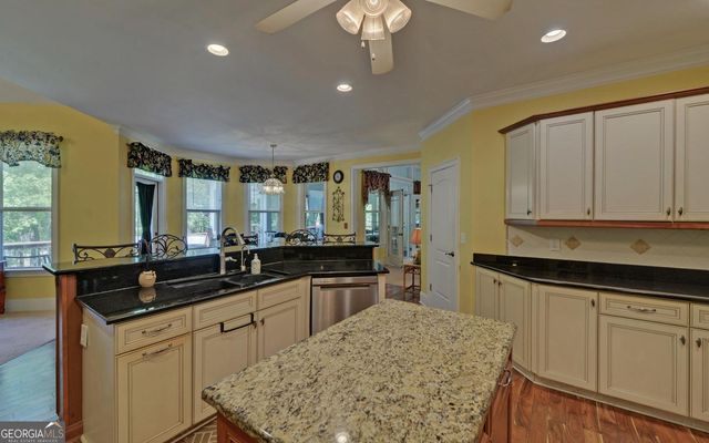227 Capri Drive, Hartwell, GA 30643
