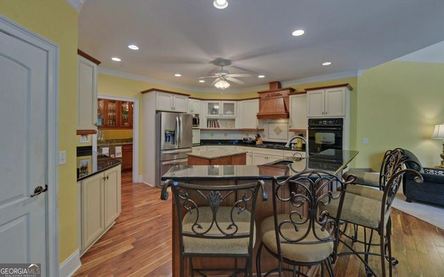 227 Capri Drive, Hartwell, GA 30643