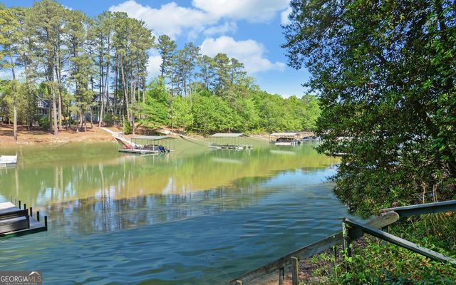 227 Capri Drive, Hartwell, GA 30643