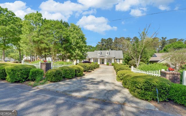 227 Capri Drive, Hartwell, GA 30643