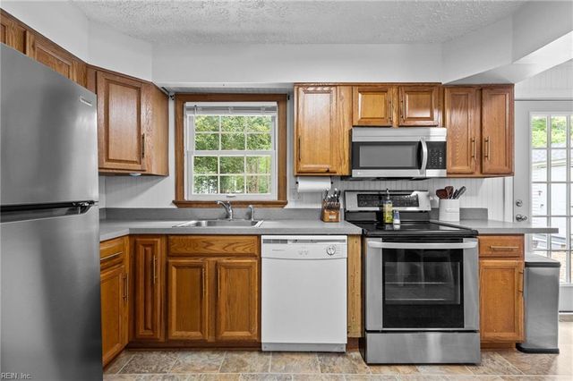 6245 Glenns RD, Gloucester, VA 23061