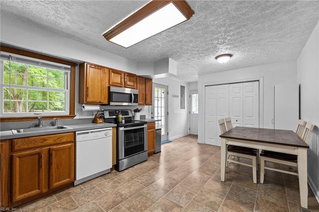 6245 Glenns RD, Gloucester, VA 23061