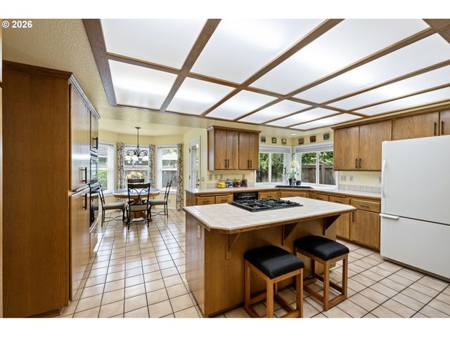 2101 KINGFISHER Way, Eugene, OR 97401