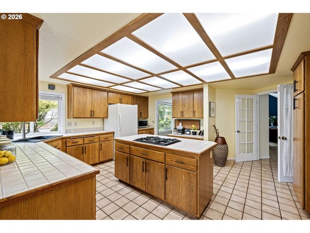 2101 KINGFISHER Way, Eugene, OR 97401