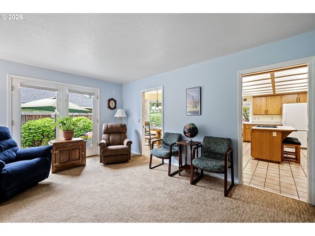 2101 KINGFISHER Way, Eugene, OR 97401