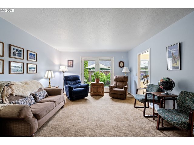 2101 KINGFISHER Way, Eugene, OR 97401