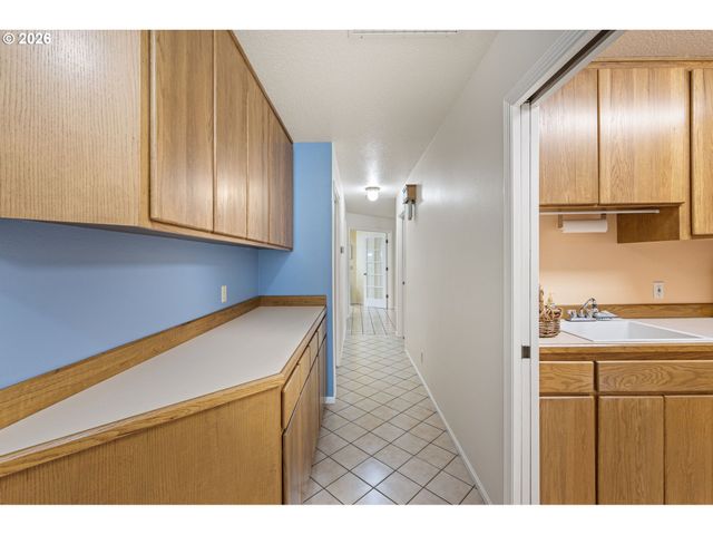 2101 KINGFISHER Way, Eugene, OR 97401