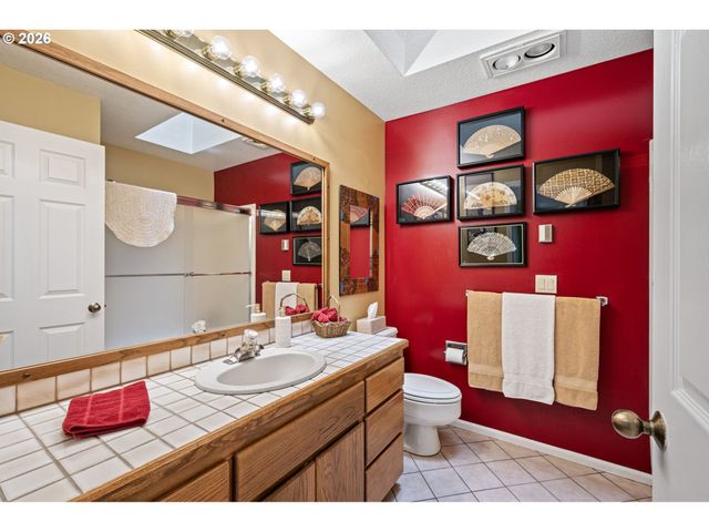 2101 KINGFISHER Way, Eugene, OR 97401