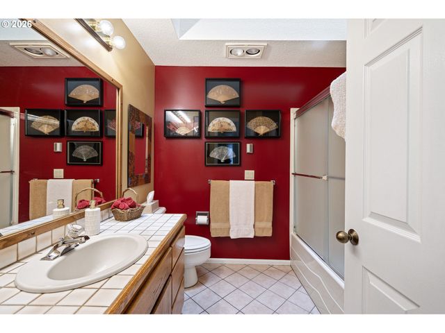 2101 KINGFISHER Way, Eugene, OR 97401