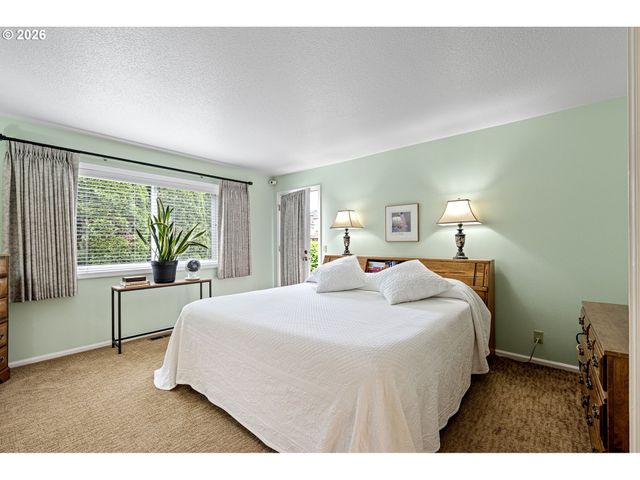 2101 KINGFISHER Way, Eugene, OR 97401