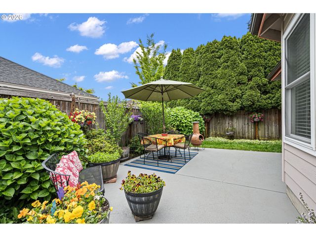 2101 KINGFISHER Way, Eugene, OR 97401
