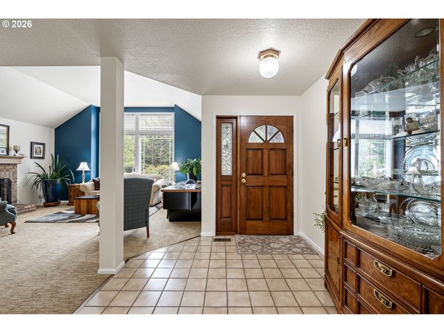 2101 KINGFISHER Way, Eugene, OR 97401