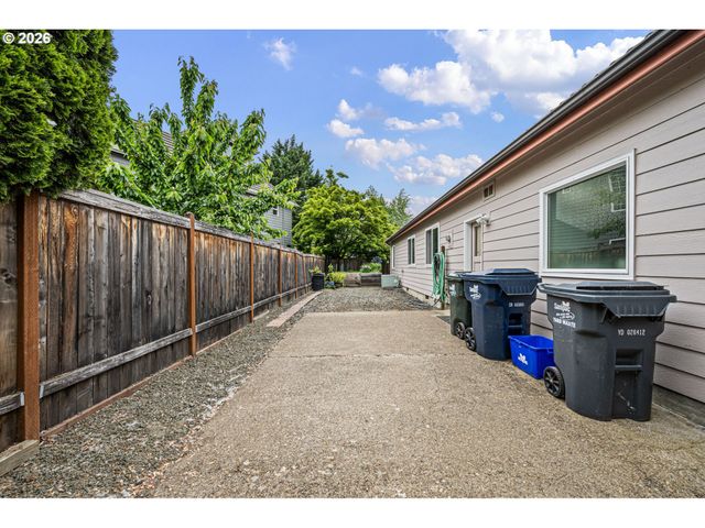 2101 KINGFISHER Way, Eugene, OR 97401