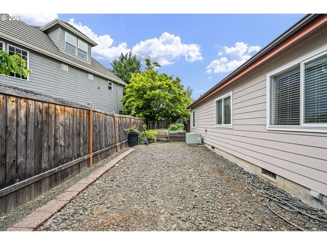 2101 KINGFISHER Way, Eugene, OR 97401