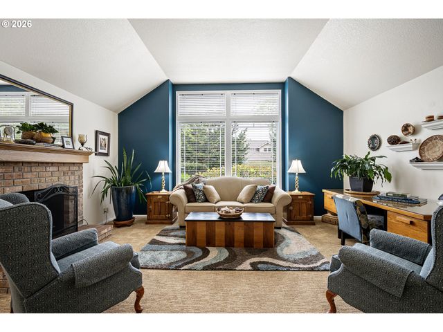 2101 KINGFISHER Way, Eugene, OR 97401