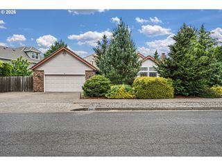 2101 KINGFISHER Way, Eugene, OR 97401