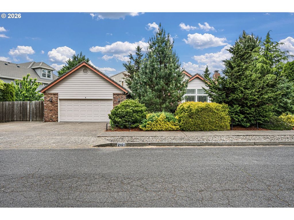 2101 KINGFISHER Way, Eugene, OR 97401