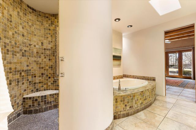 3 Calle De Los Howard, Corrales, NM 87048