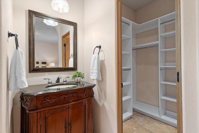 3 Calle De Los Howard, Corrales, NM 87048