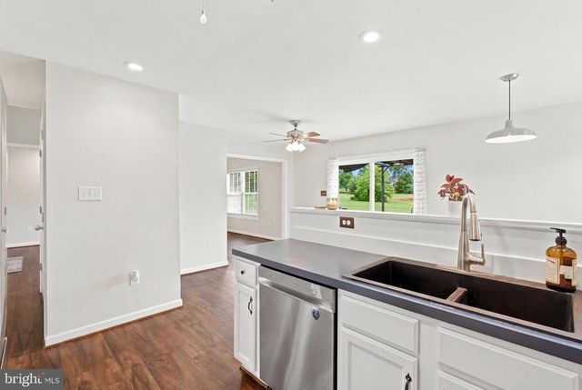 1915 READUS RD, Edinburg, VA 22824
