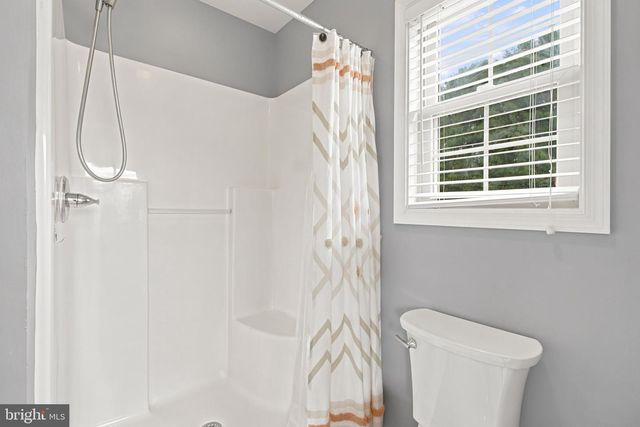 1915 READUS RD, Edinburg, VA 22824