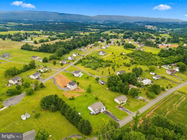 1915 READUS RD, Edinburg, VA 22824