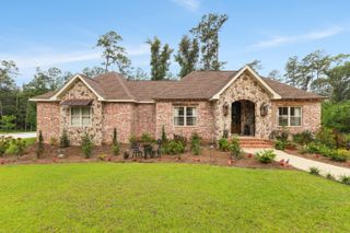 14 Spring Lake Dr., Sumrall, MS 39482