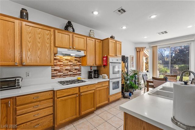 3212 Hill Valley Street, Las Vegas, NV 89129