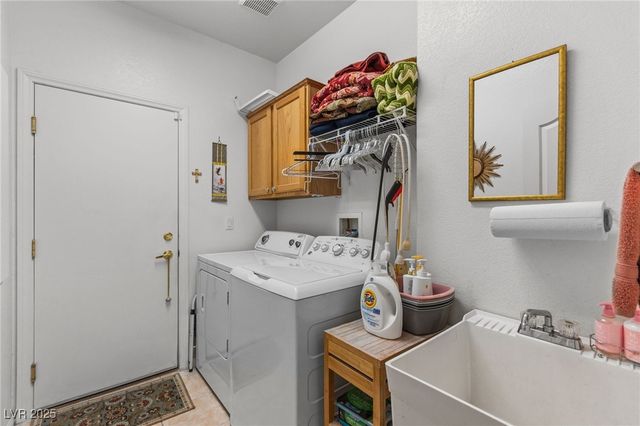 3212 Hill Valley Street, Las Vegas, NV 89129