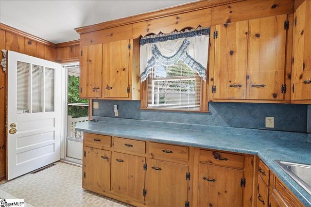 31 Blackburn Street, Greenville, SC 29607