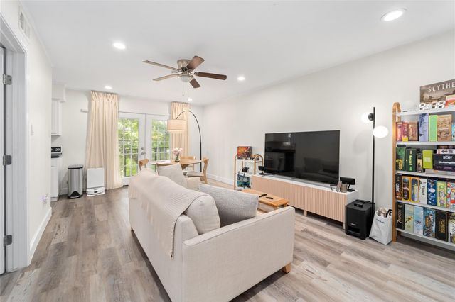 8223 Kingsbrook Road 212, Houston, TX 77024