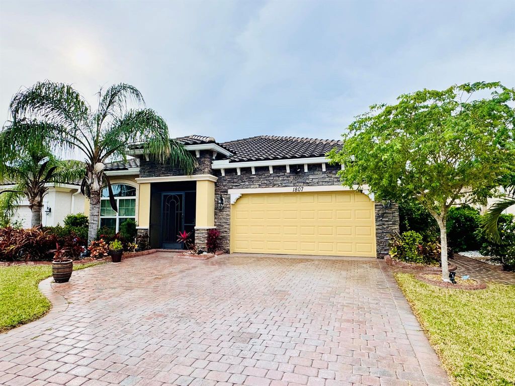 1807 Berkshire Circle SW, Vero Beach, FL 32968
