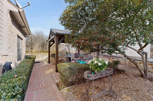 3016 Matterhorn Drive, Bedford, TX 76021