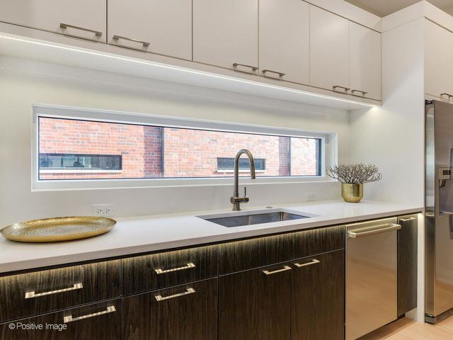 2347 W MORSE Avenue, Chicago, IL 60645