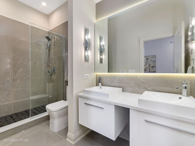 2347 W MORSE Avenue, Chicago, IL 60645